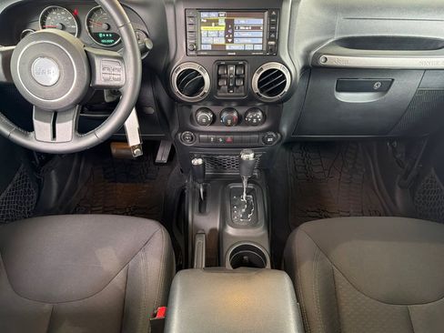 Used 2017 Jeep Wrangler Unlimited Sport AWD/4WD image 17