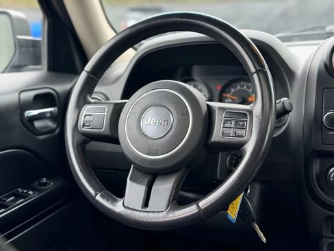Used 2016 Jeep Patriot High Altitude AWD/4WD image 18