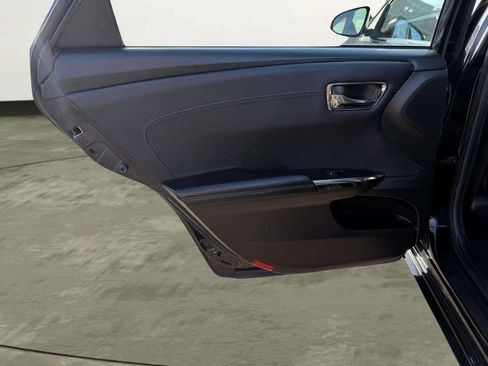 Used 2015 Toyota Avalon XLE image 18