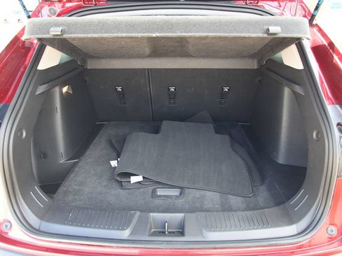 Used 2025 Chevrolet Trax LT FWD image 12