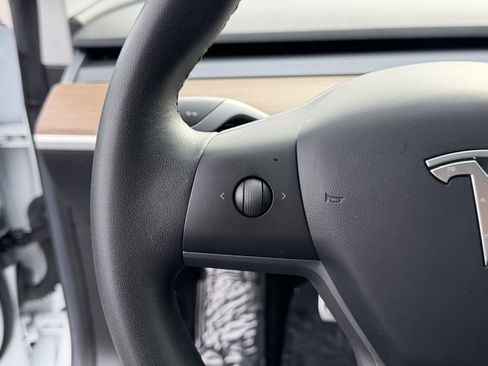 Used 2020 Tesla Model 3 Standard Range Plus image 23