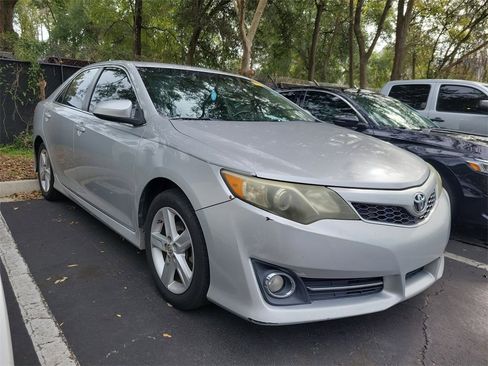 Used 2014 Toyota Camry L image 1