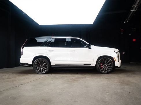 Used 2025 Cadillac Escalade V AWD/4WD image 9