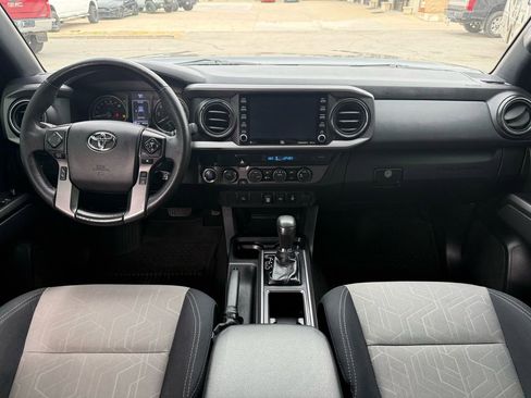 Used 2022 Toyota Tacoma TRD Off-Road image 17