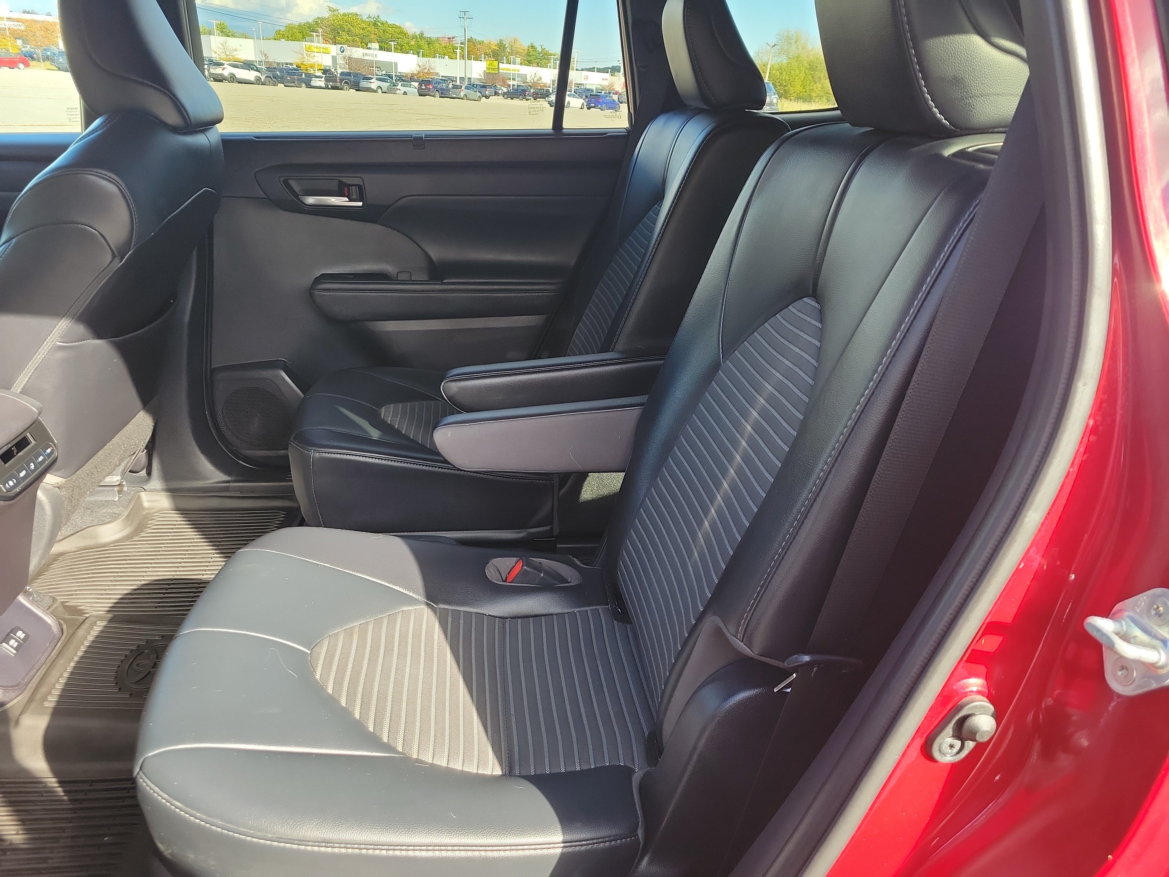 Used 2021 Toyota Highlander XSE AWD/4WD image 16