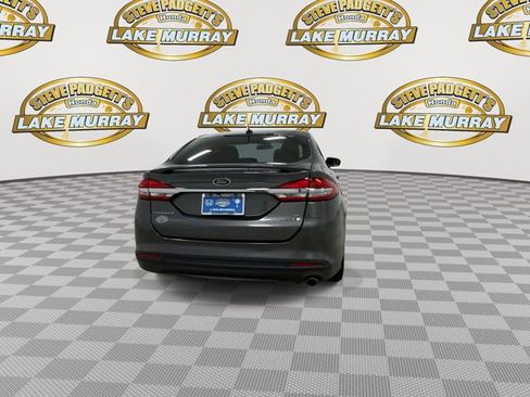 Used 2017 Ford Fusion SE w/ Equipment Group 601A FWD image 2