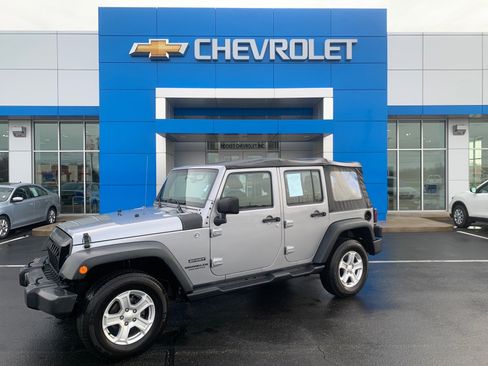 Used 2015 Jeep Wrangler Unlimited Sport image 1