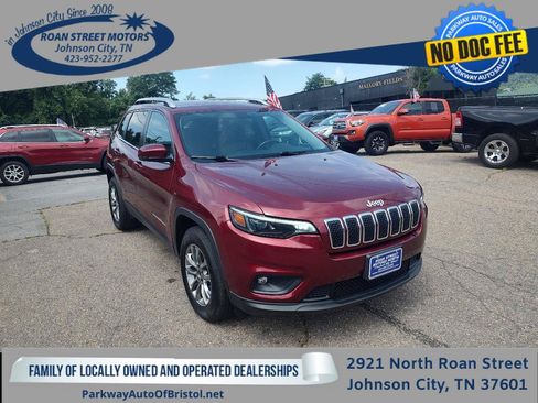 Used 2019 Jeep Cherokee Latitude Plus w/ Cold Weather Group AWD/4WD image 1