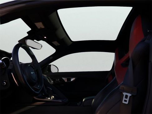 Used 2017 Jaguar F-TYPE R image 36