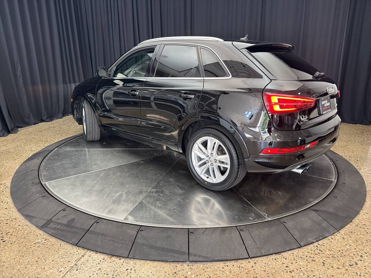 Used 2017 Audi Q3 2.0T Premium Plus w/ Premium Plus Package AWD/4WD image 4