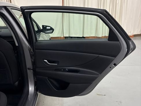 Used 2025 Hyundai Elantra SEL FWD image 27