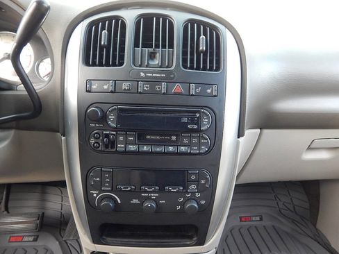 Used 2005 Chrysler Town & Country Touring w/ Luxury Group image 25