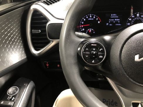 Used 2022 Kia Soul LX image 22