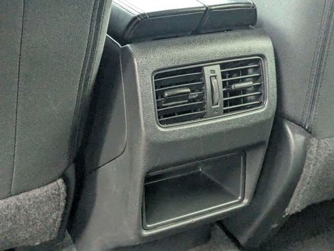 Used 2023 Nissan Rogue S image 28