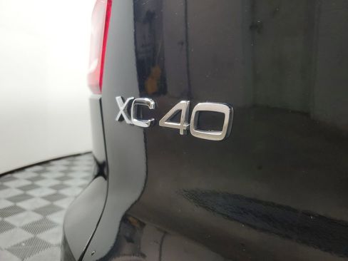 Certified 2025 Volvo XC40 B5 Core image 10