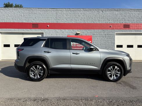 Used 2026 Chevrolet Equinox LT w/ Convenience Package II AWD/4WD image 2