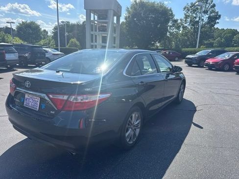 Used 2015 Toyota Camry SE FWD image 4