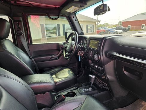 Used 2014 Jeep Wrangler Unlimited Sahara AWD/4WD image 20