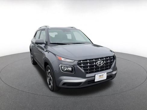 Used 2025 Hyundai Venue SEL image 3