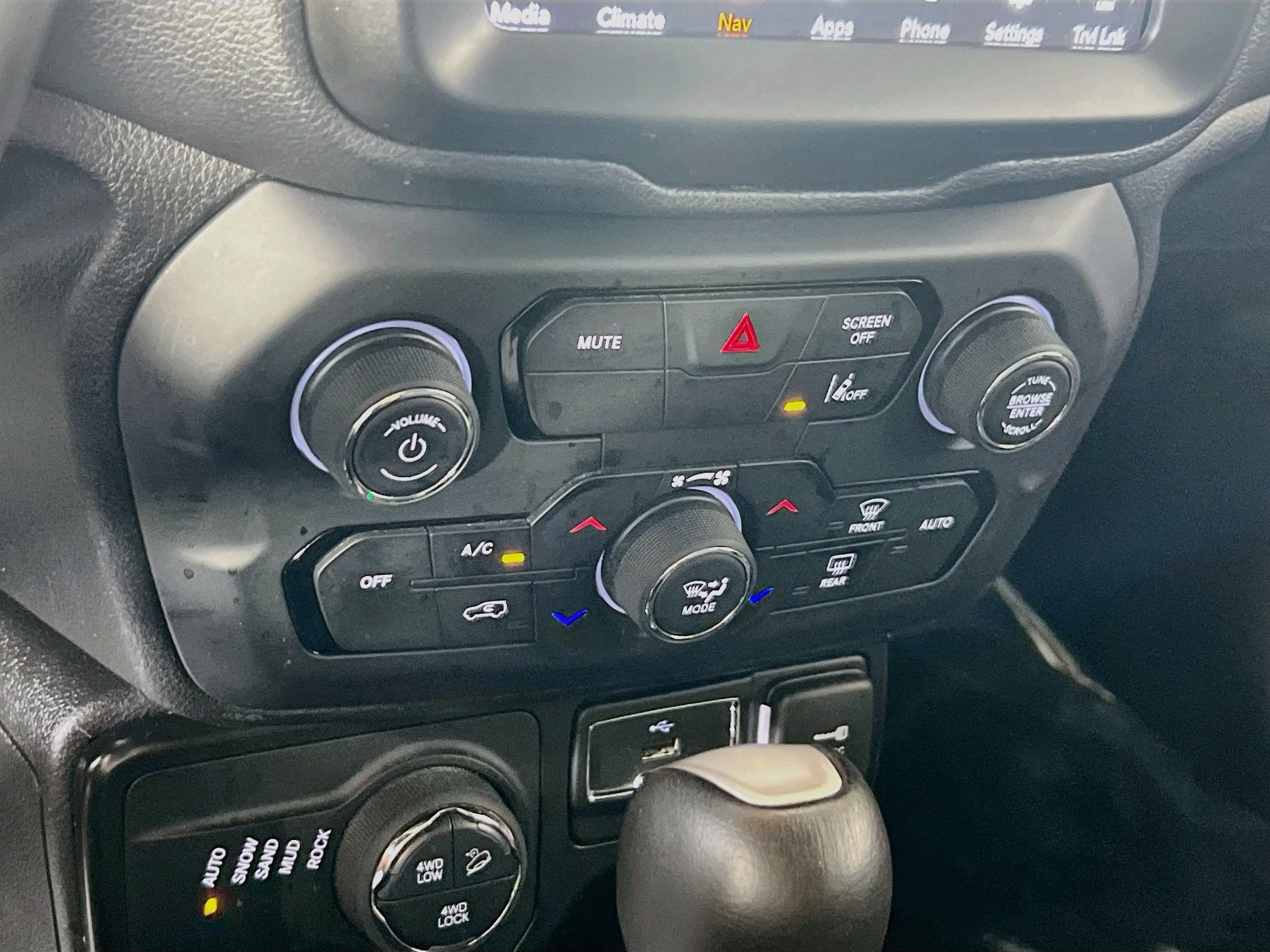 Used 2023 Jeep Renegade Trailhawk AWD/4WD image 16