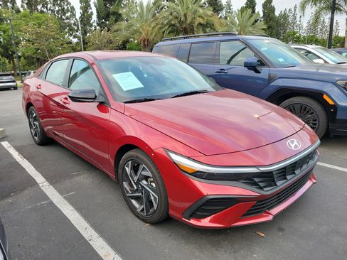 Certified 2025 Hyundai Elantra SEL FWD image 2