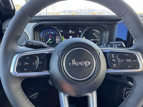 Certified 2025 Jeep Wrangler Unlimited Sahara w/ Safety Group AWD/4WD image 27