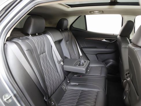 Used 2022 Buick Envision Avenir w/ Technology Package II image 9