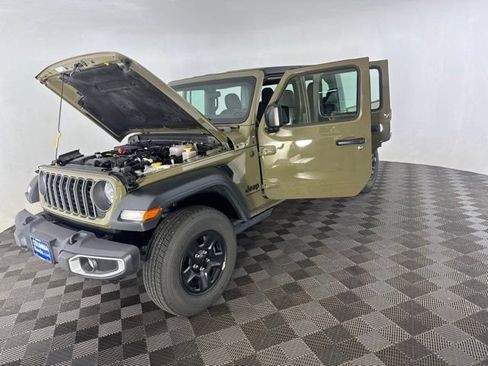 Used 2026 Jeep Gladiator Sport AWD/4WD image 13