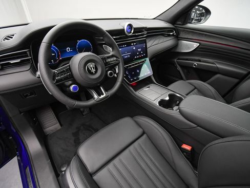 New 2025 Maserati Grecale GT image 12