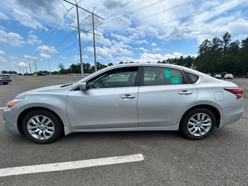 Used 2015 Nissan Altima 2.5 S w/ Power Driver Seat Package FWD image 3