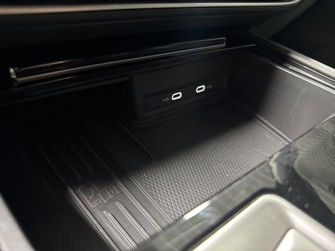 Used 2025 Volkswagen Atlas Cross Sport SE FWD image 30