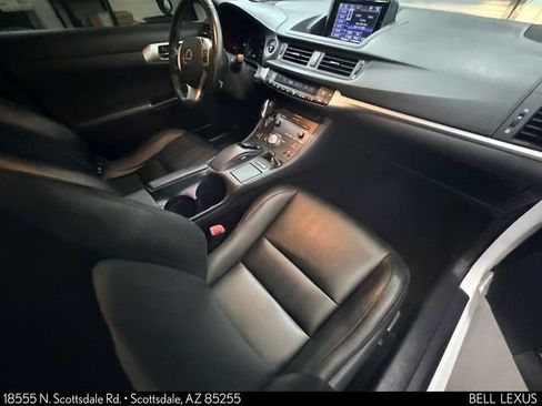 Used 2013 Lexus CT 200h w/ Premium Pkg w/Navigation FWD image 11