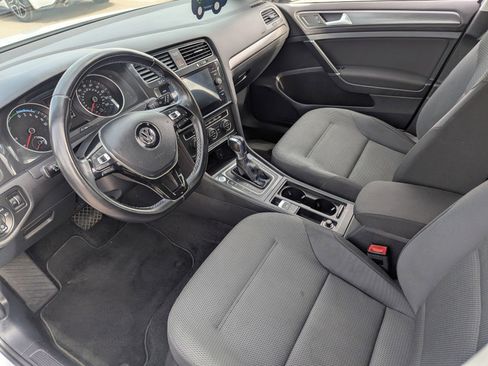 Used 2017 Volkswagen e-Golf SE image 26