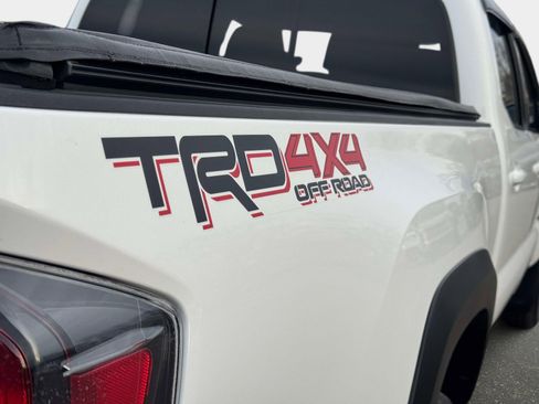 Certified 2020 Toyota Tacoma TRD Off-Road w/ TRD Premium Off Road Package image 9