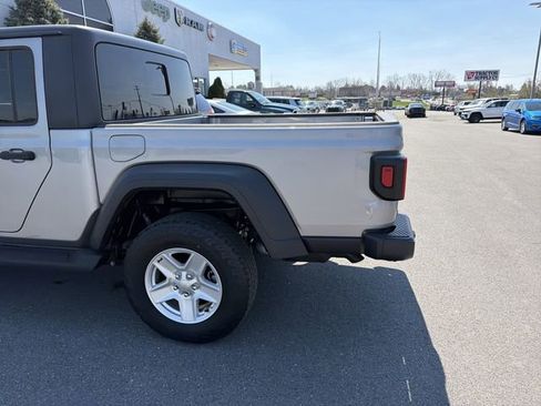 Used 2020 Jeep Gladiator Sport w/ Quick Order Package 24S AWD/4WD image 9