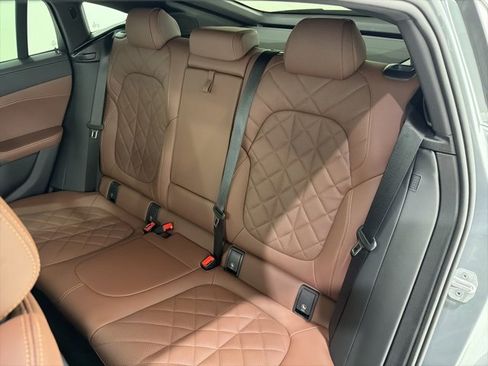 Used 2024 BMW X6 xDrive40i w/ Premium Package image 16