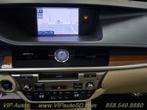 Used 2014 Lexus ES 300h w/ Premium Package w/Bamboo Trim image 23