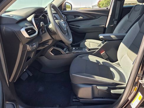 Used 2023 Chevrolet TrailBlazer LS FWD image 3