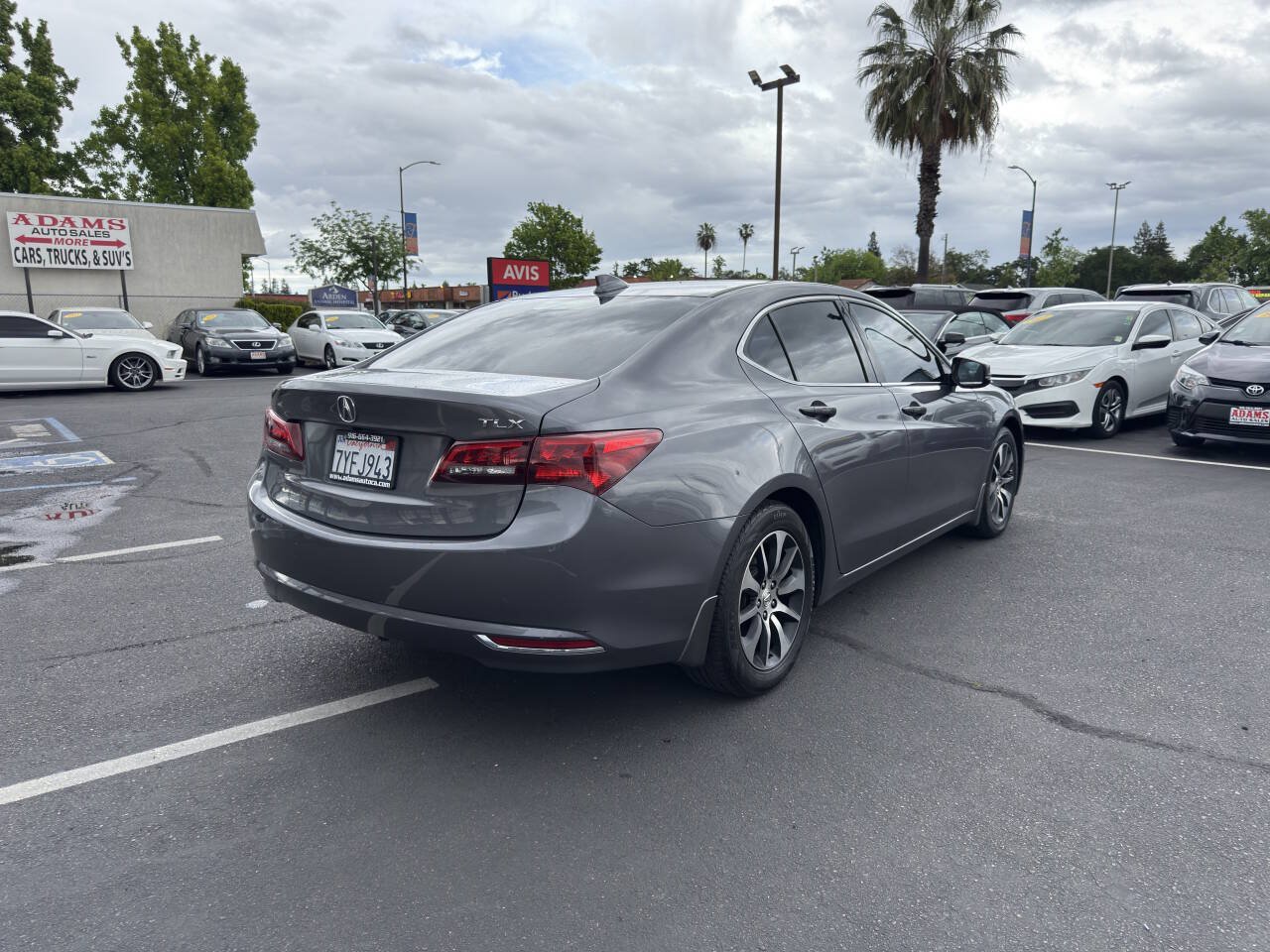 Used 2017 Acura TLX w/ Technology Package FWD image 3