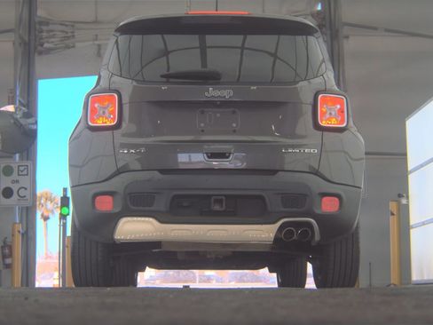 Used 2018 Jeep Renegade Limited w/ Trailer Tow Group image 7