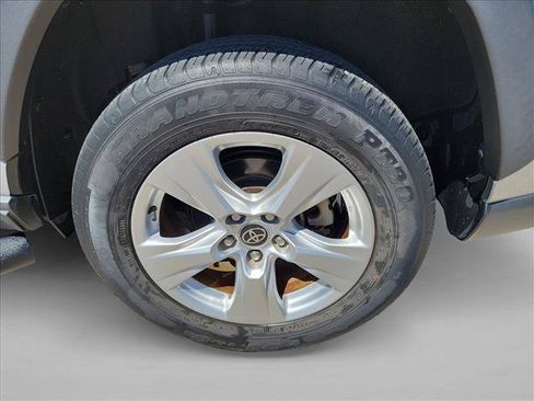 Used 2021 Toyota RAV4 XLE FWD image 9