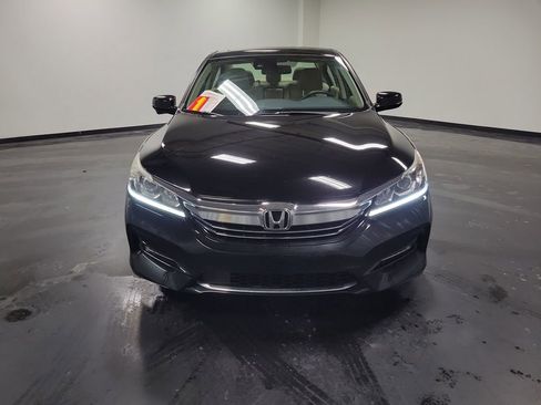 Used 2017 Honda Accord EX-L image 2