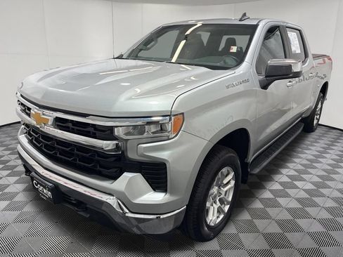 Used 2022 Chevrolet Silverado 1500 LT AWD/4WD image 3