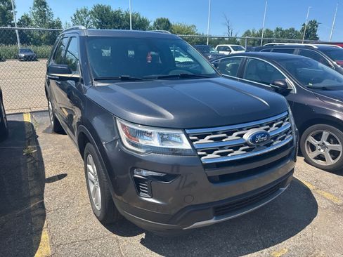 Used 2018 Ford Explorer XLT w/ Equipment Group 201A AWD/4WD image 10