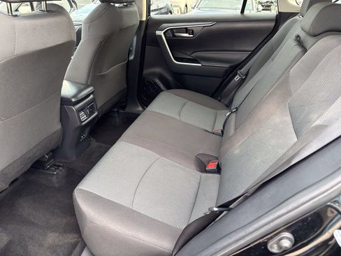 Used 2025 Toyota RAV4 XLE AWD/4WD image 45