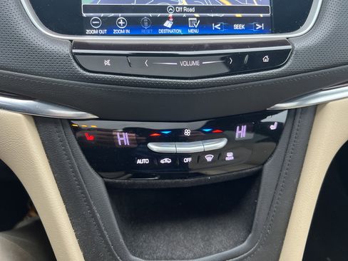 Used 2017 Cadillac XT5 Luxury w/ Driver Awareness Package image 13