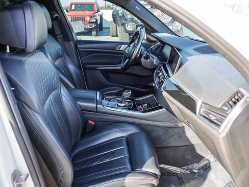 Used 2019 BMW X5 xDrive50i w/ M Sport Package image 18