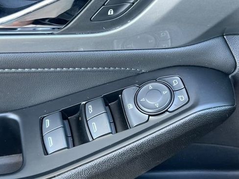 Used 2023 Chevrolet Traverse LT image 12