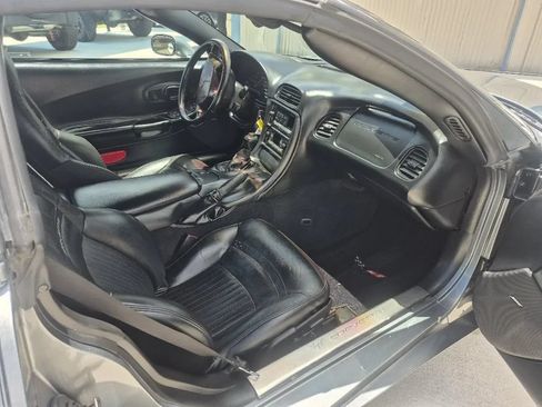 Used 2004 Chevrolet Corvette Coupe w/ Roof Package RWD image 16