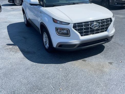 Used 2020 Hyundai Venue SEL image 1